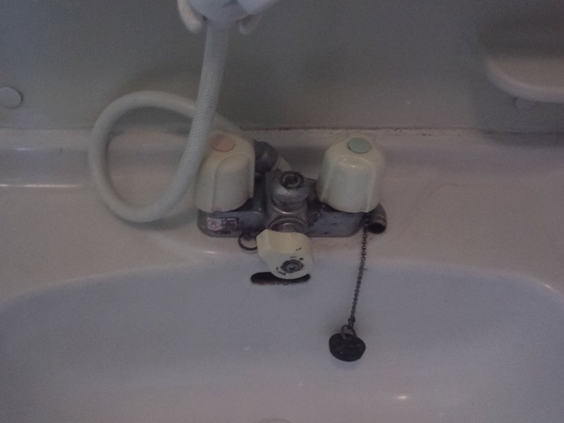 交換前の洗面水栓（南区）