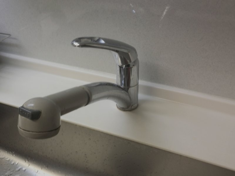 交換前のキッチン水栓（桜区のマンション）