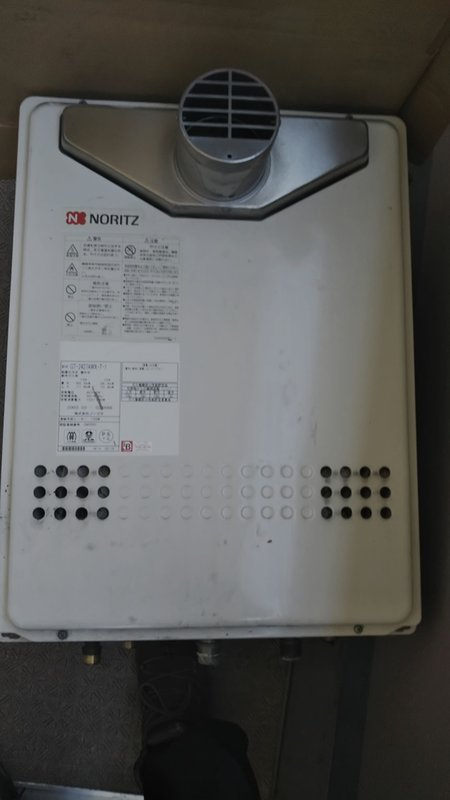 交換前の給湯器（南浦和のマンション）