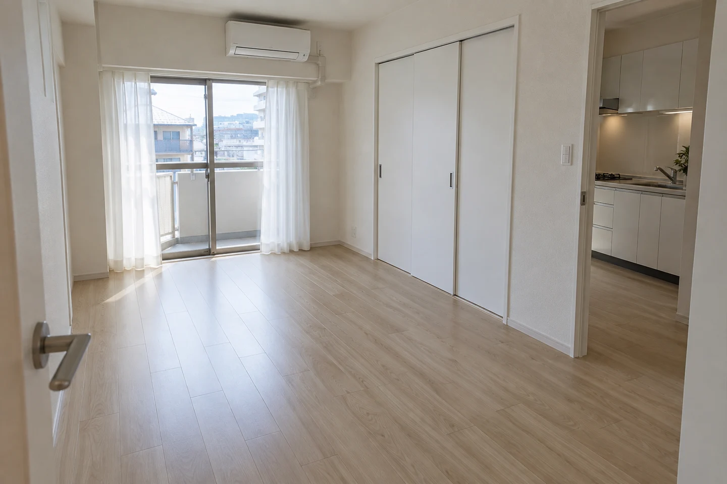 床と壁紙を整えた住まいのイメージ